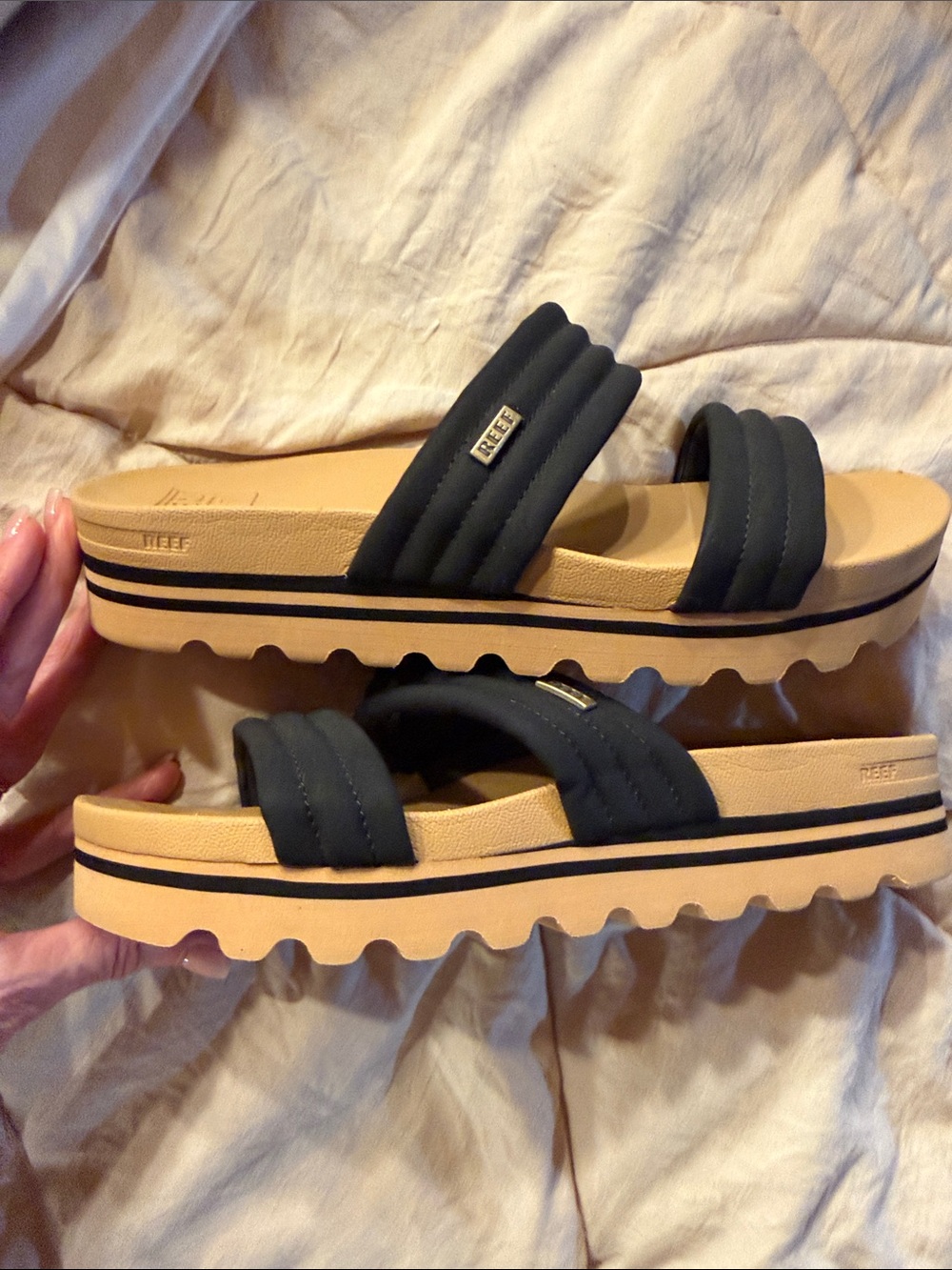 Reef NWOT Double Strap Slides in Tan and Black - Picture 3 of 8
